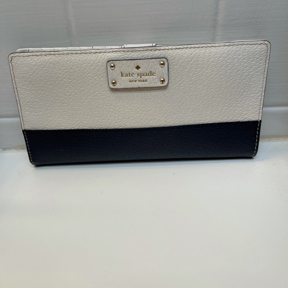Kate Spade bifold wallet